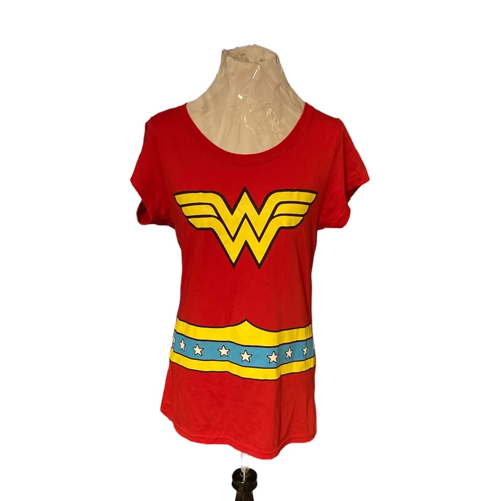 - - NWOT Wonder Woman red T-shirt without blue cape